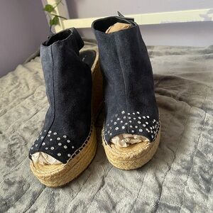 Kenneth Cole New York Black and Tan Wedges